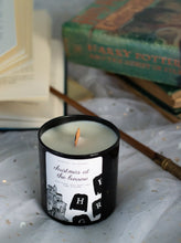 Load image into Gallery viewer, Christmas At The Burrow Candle
